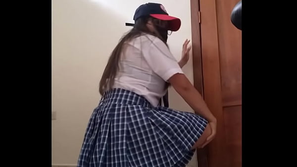 18-year-old student leaves class early and performs sensual dance in the principal’s room