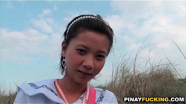 Daring Asian Amateur Gives An Outdoor Blowjob